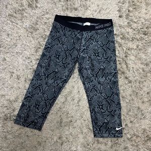 Women Nike Pro Leggings